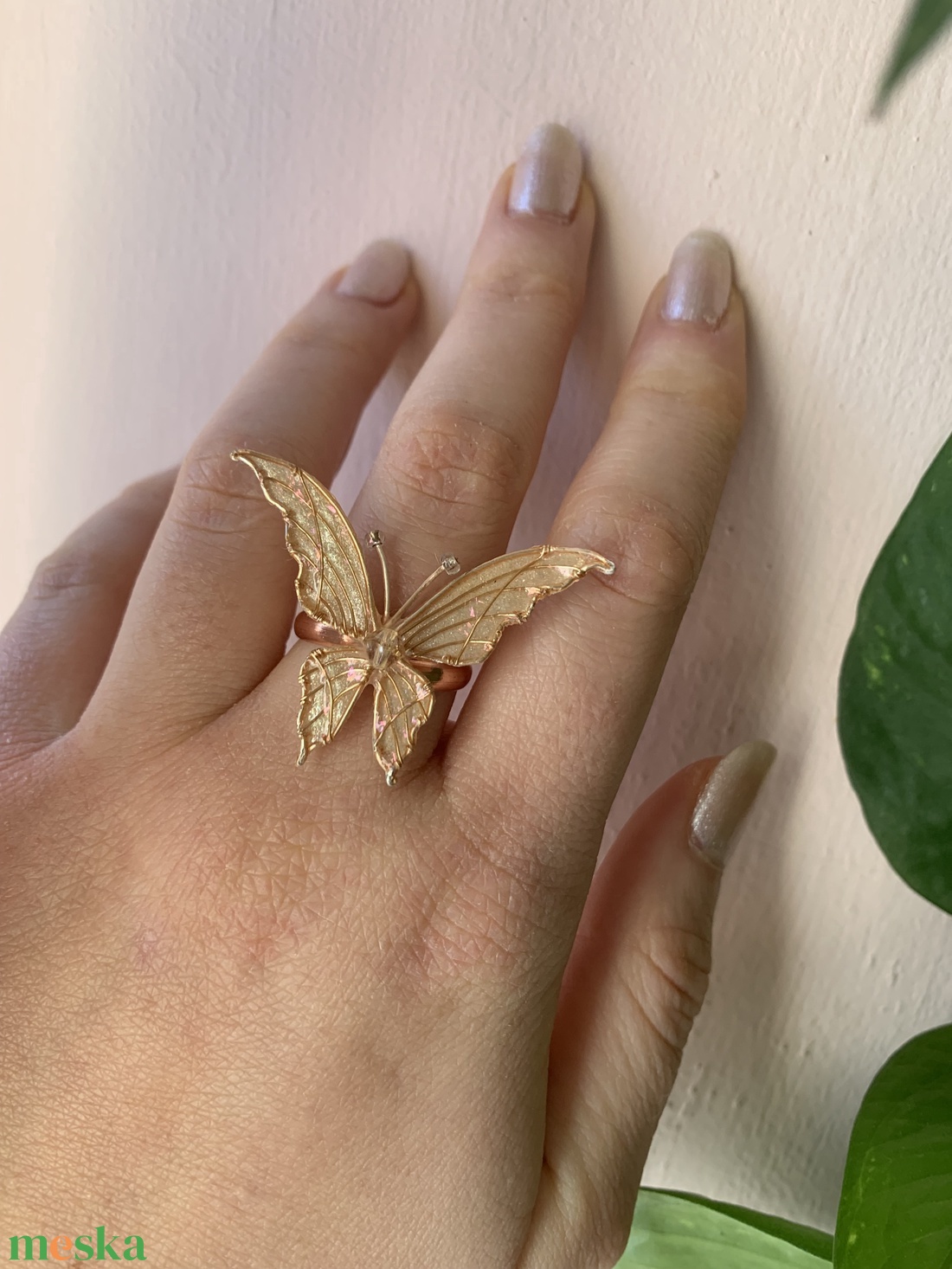 Fehér pillangós gyűrű-Swarovski gyönggyel - ékszer - gyűrű - figurális gyűrű - Meska.hu