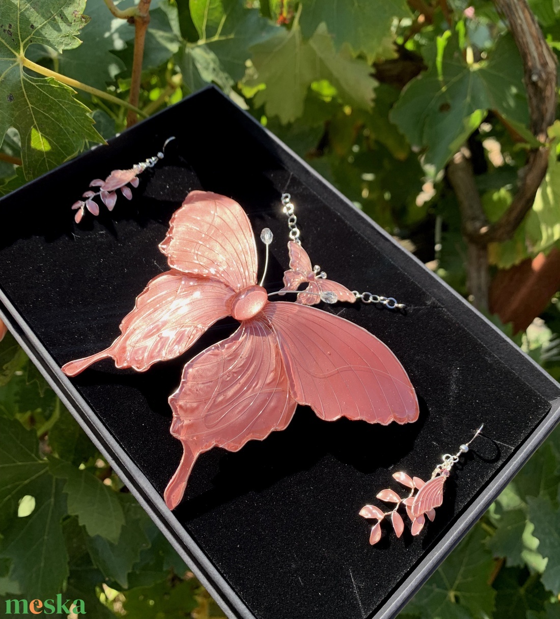 Rózsaszínes bézs pillangós ékszerszett - ékszer - ékszerszett - Meska.hu