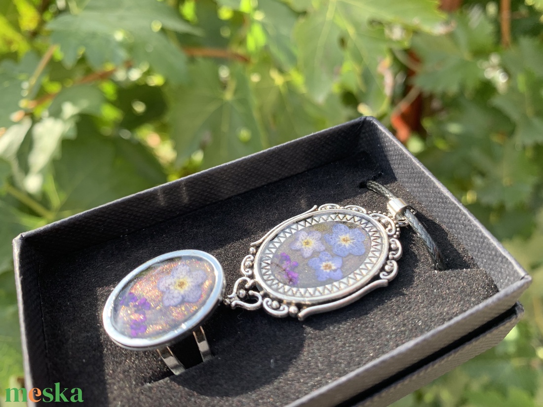 Arany-szürke szárított virágos nyaklánc-gyűrű ékszerszett - ékszer - ékszerszett - Meska.hu