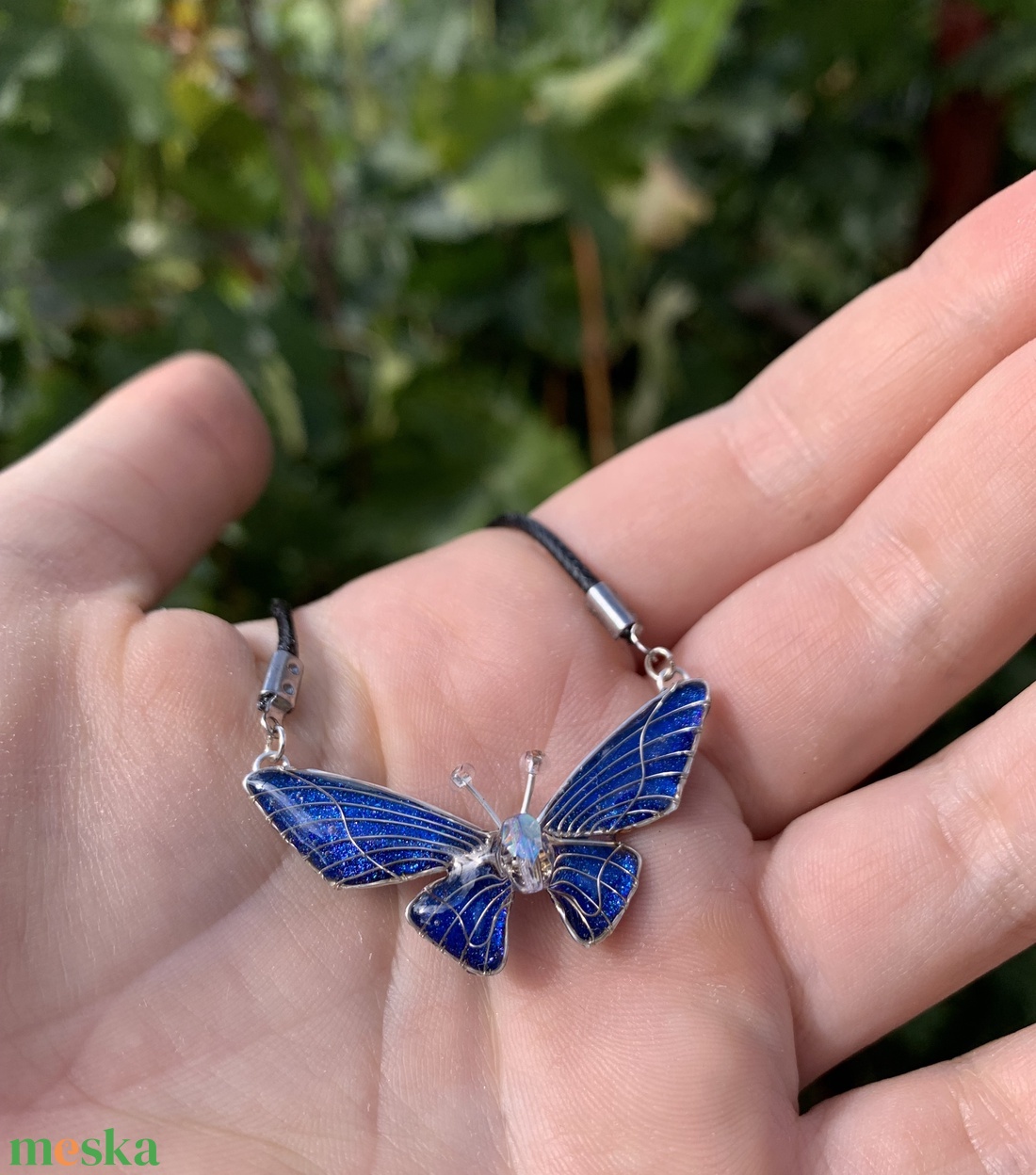Tengerészkék pillangós medál - ékszer - nyaklánc - medál - Meska.hu