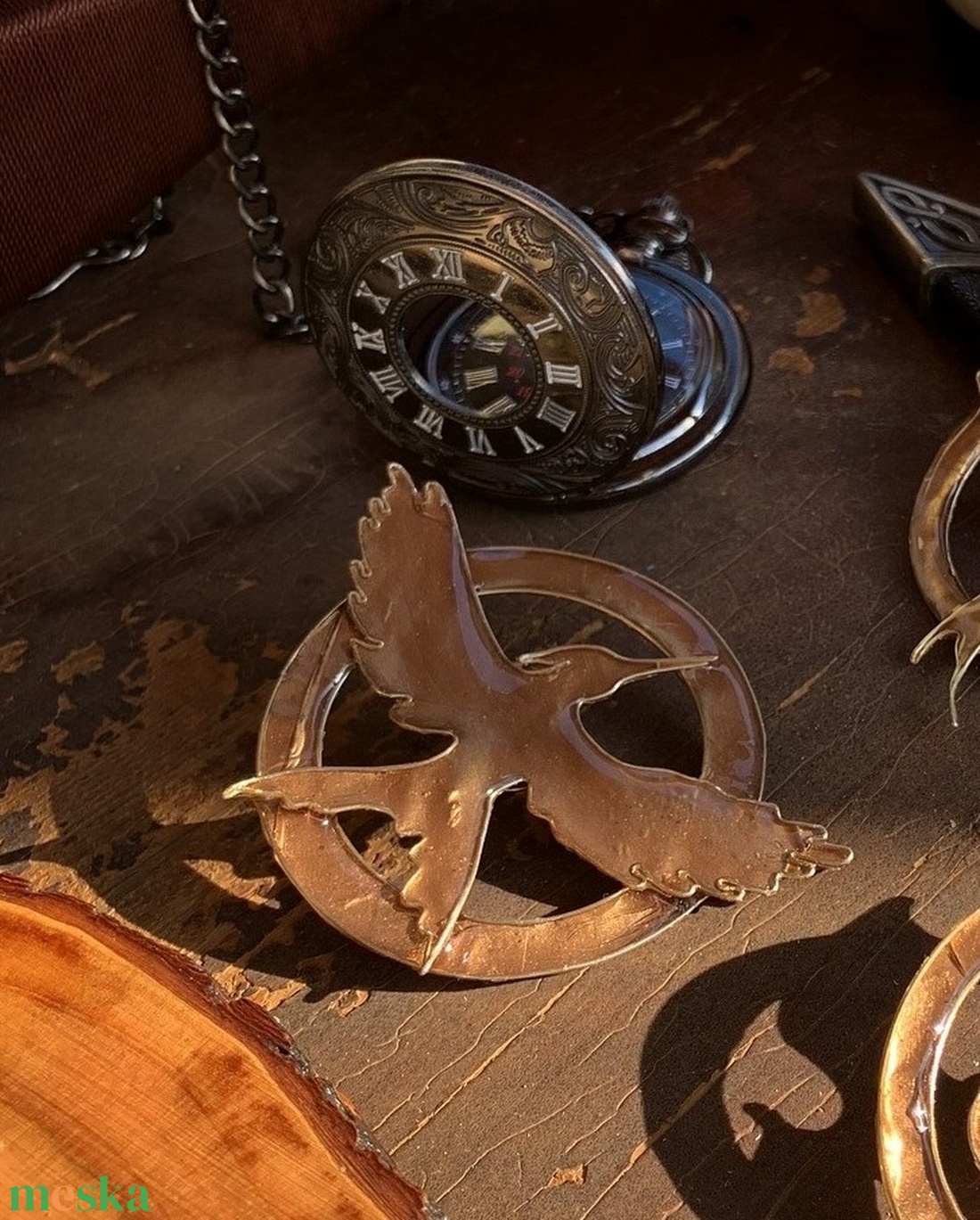 Éhezők viadala-fecsegő poszáta kitűző - ékszer - kitűző és bross - Meska.hu