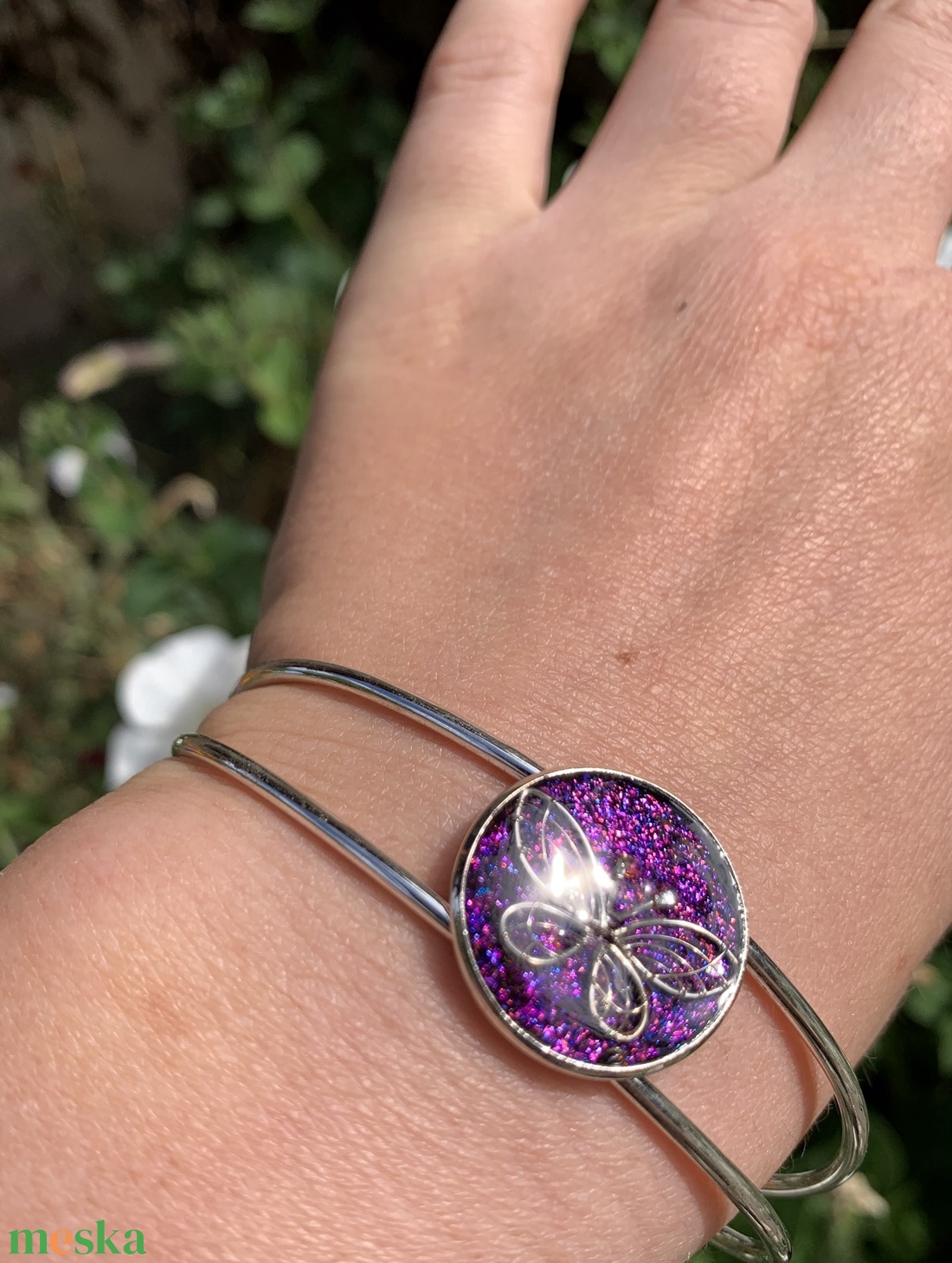 Lila csillámos pillangós epoxy karkötő - ékszer - karkötő - karperec - Meska.hu