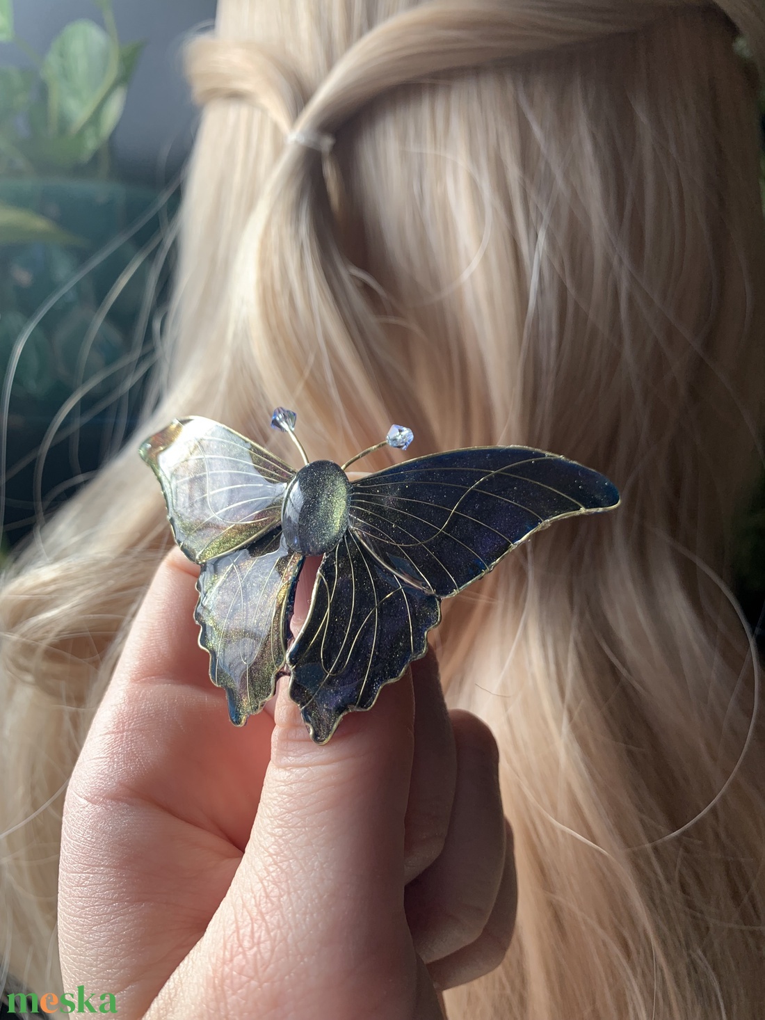 Liláskék-zöldessárga pillangós hajcsat - ruha & divat - hajdísz & hajcsat - hajdísz - Meska.hu