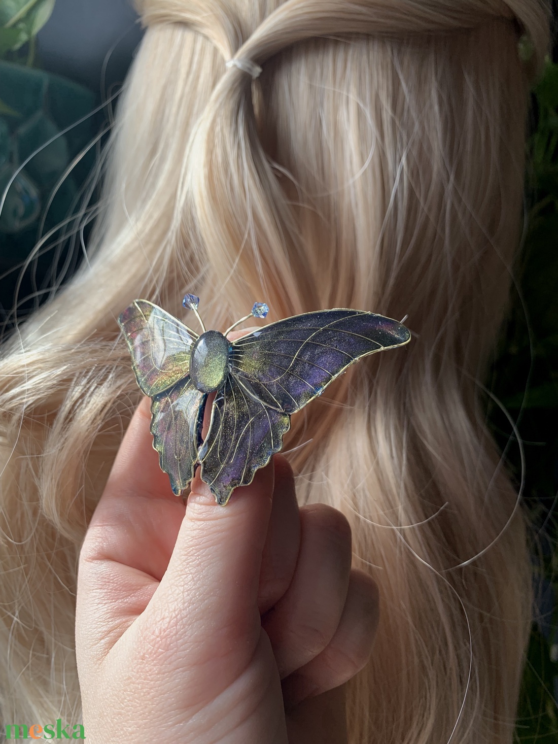 Liláskék-zöldessárga pillangós hajcsat - ruha & divat - hajdísz & hajcsat - hajdísz - Meska.hu