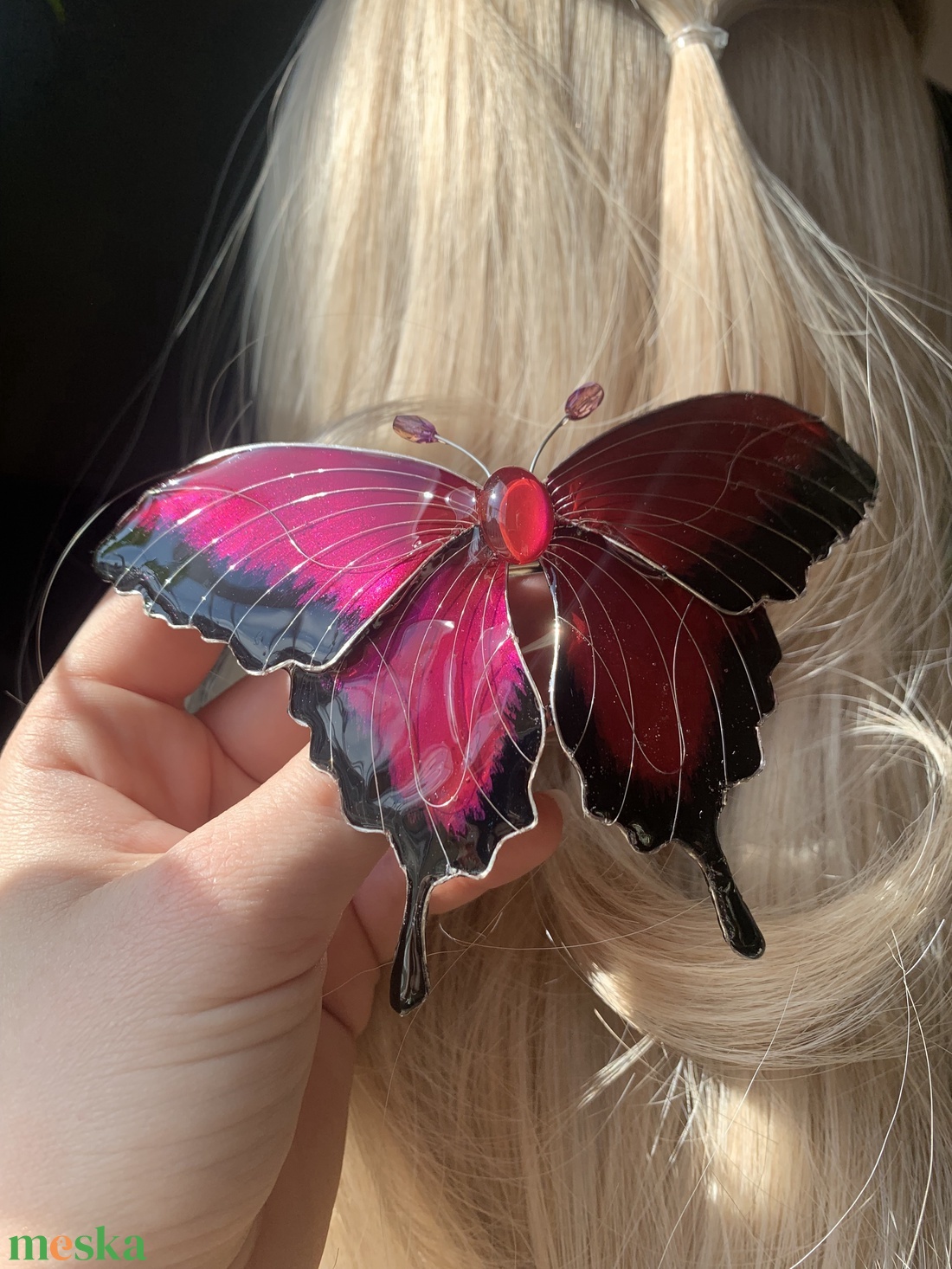 Fukszia-fekete pillangós hajcsat - ruha & divat - hajdísz & hajcsat - hajdísz - Meska.hu