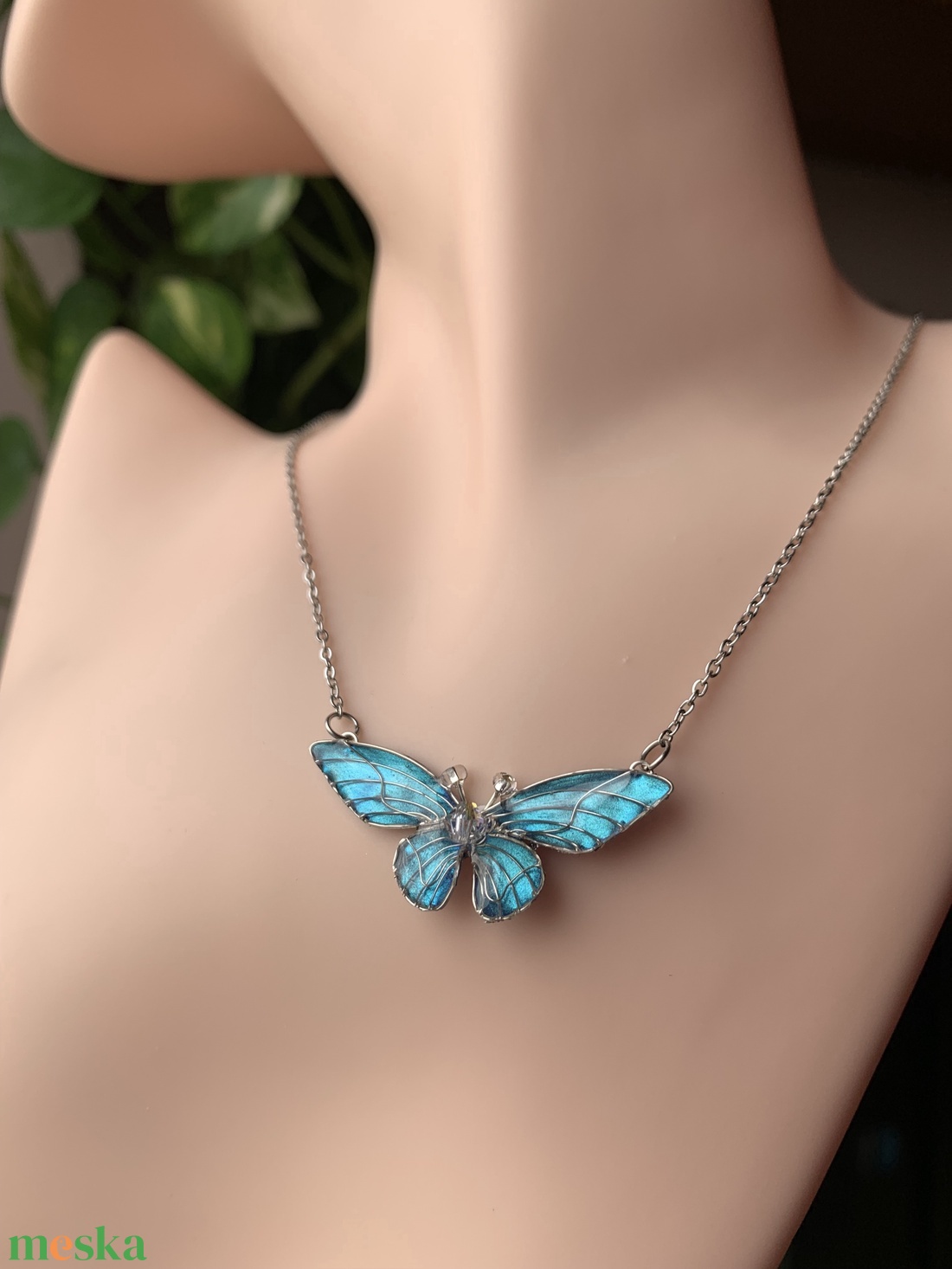 Világoskék pillangós nyaklánc - ékszer - nyaklánc - medálos nyaklánc - Meska.hu