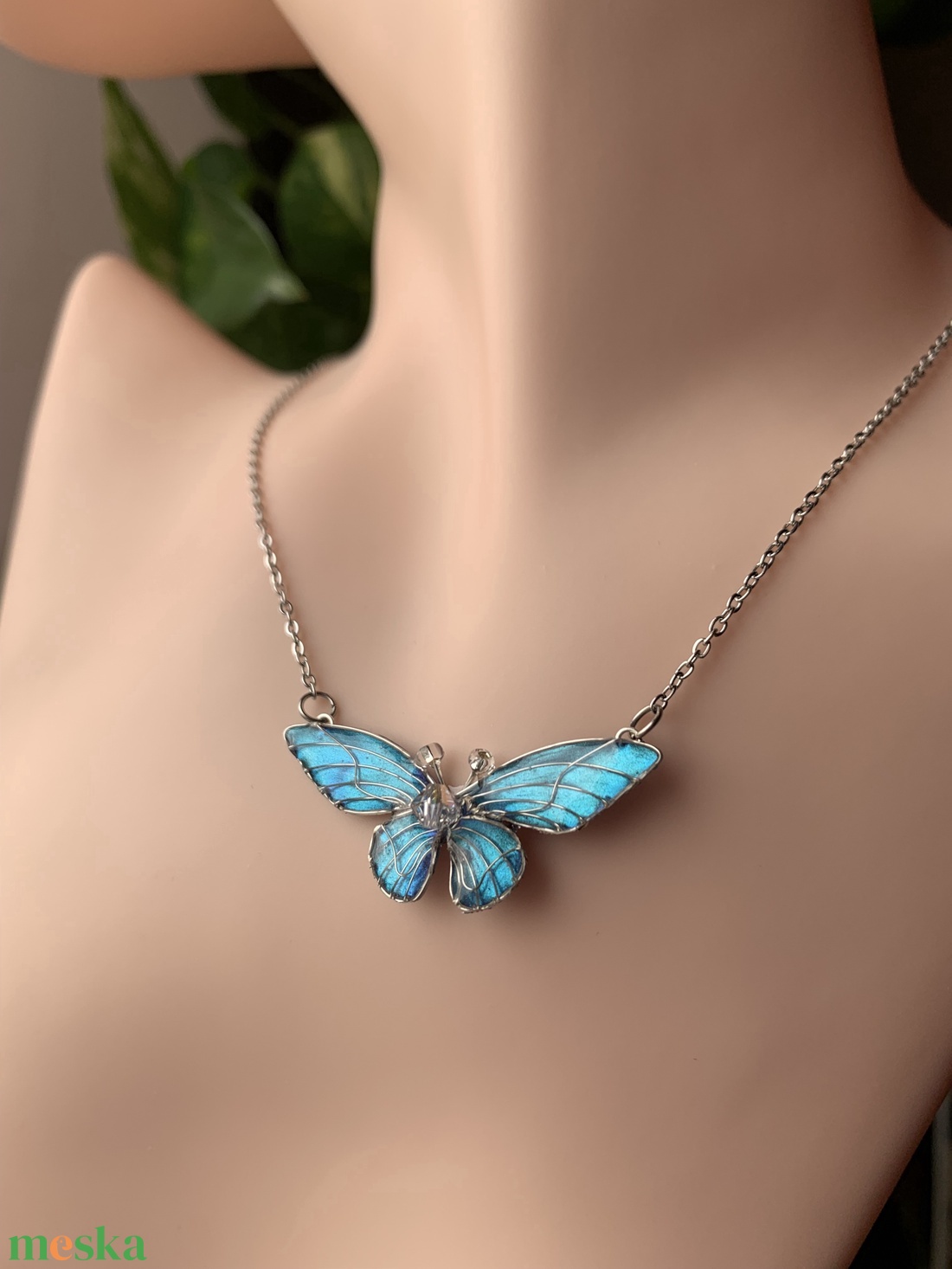 Világoskék pillangós nyaklánc - ékszer - nyaklánc - medálos nyaklánc - Meska.hu