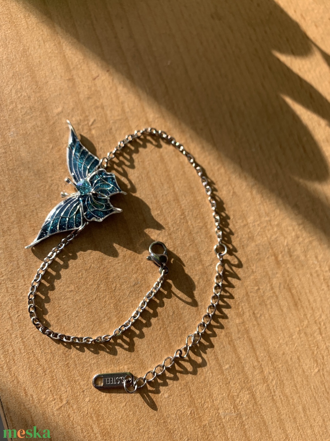 Türkiz pillangós karkötő - ékszer - karkötő - karkötő medállal - Meska.hu