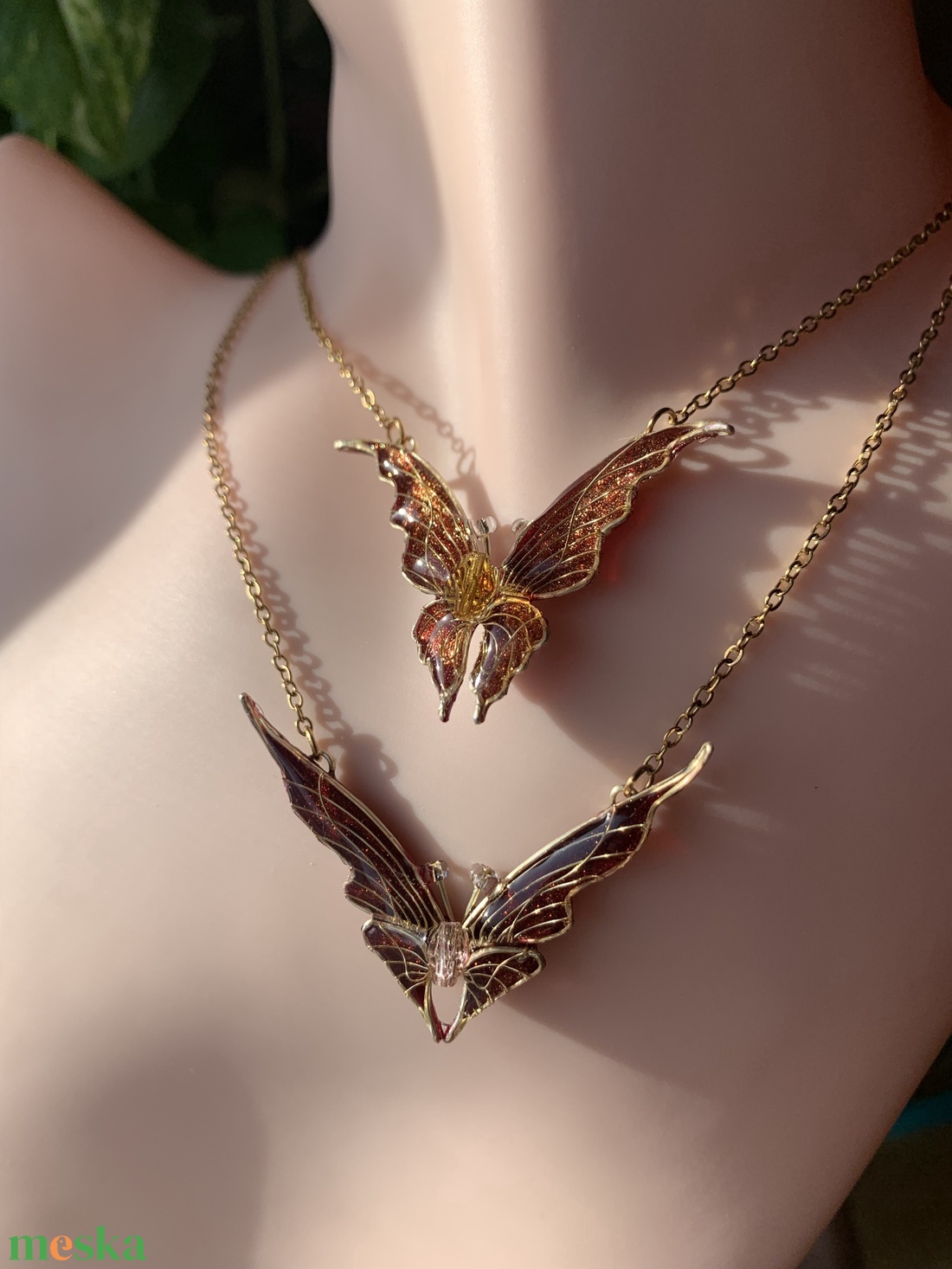 Narancssárga-arany pillangós nyaklánc - ékszer - nyaklánc - medálos nyaklánc - Meska.hu