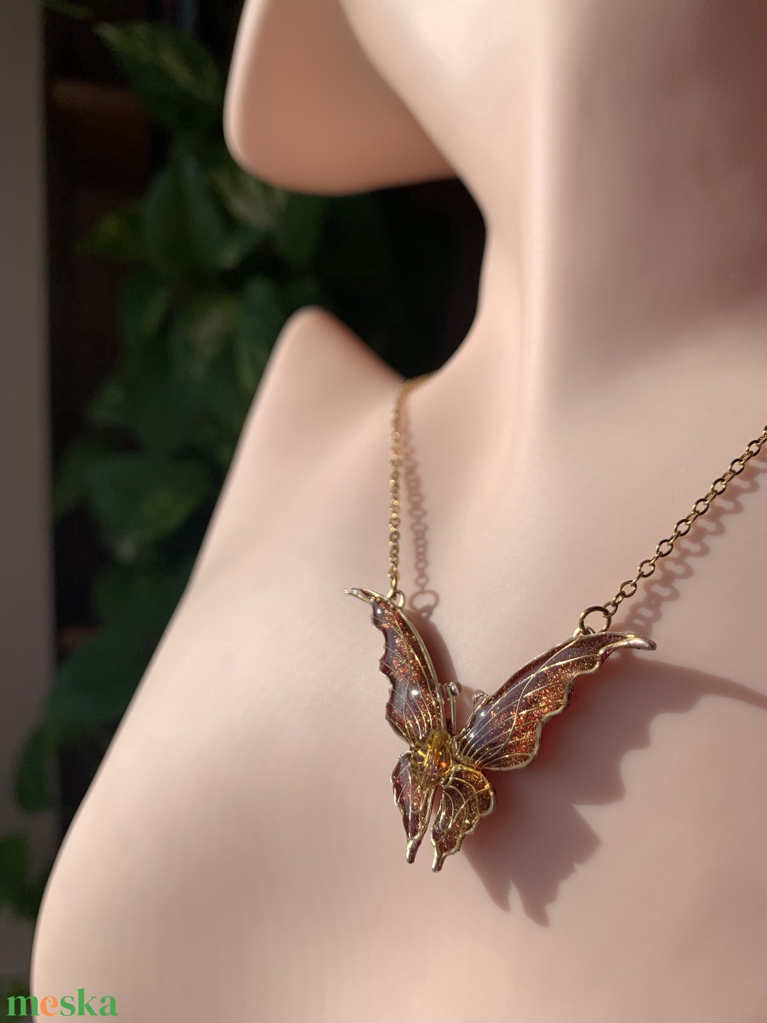 Narancssárga-arany pillangós nyaklánc - ékszer - nyaklánc - medálos nyaklánc - Meska.hu