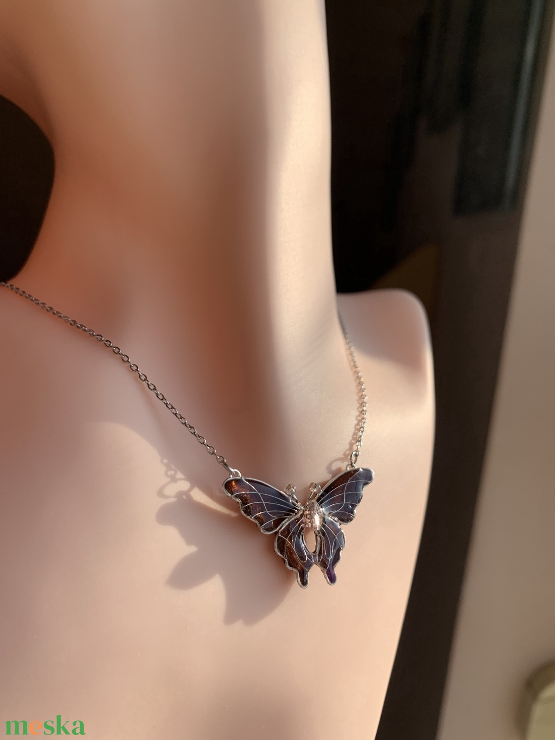 Narancs-lila(barna) pillangós nyaklánc - ékszer - nyaklánc - medálos nyaklánc - Meska.hu