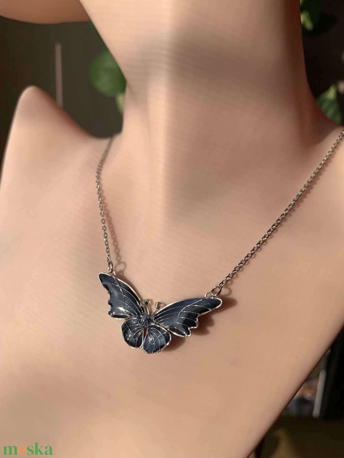Ködös kék pillangós nyaklánc - ékszer - nyaklánc - medálos nyaklánc - Meska.hu