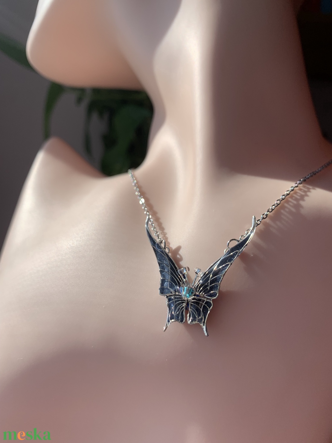 Ködös kék pillangós nyaklánc - ékszer - nyaklánc - medálos nyaklánc - Meska.hu
