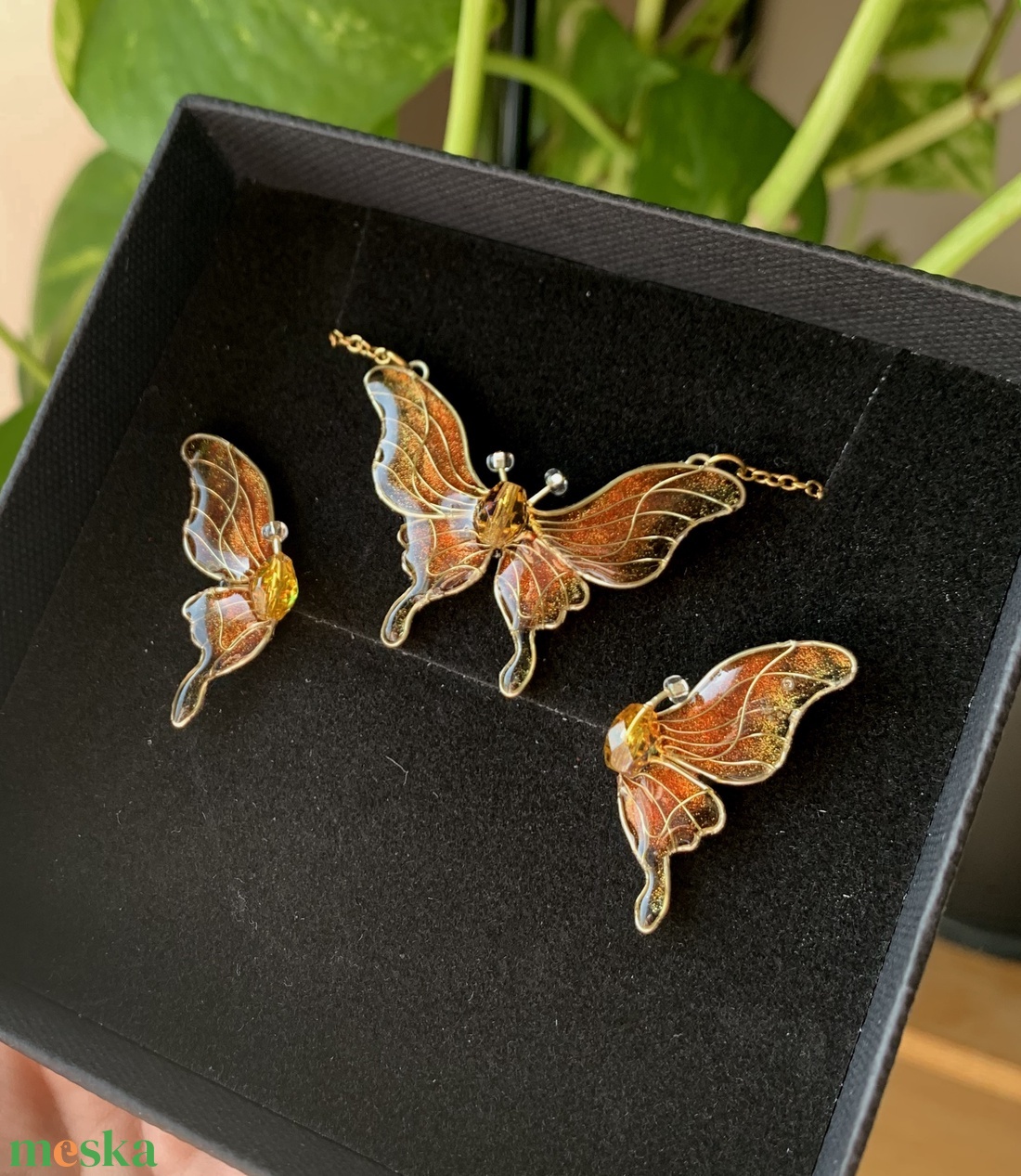 Narancs-fekete pillangós nyaklánc-fülbevaló szett - ékszer - ékszerszett - Meska.hu