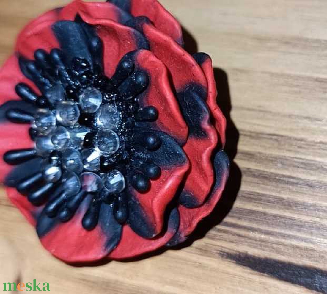 Bross ruhákon. Dekoráció. Ruhák. Mák virág - ékszer - kitűző és bross - Meska.hu
