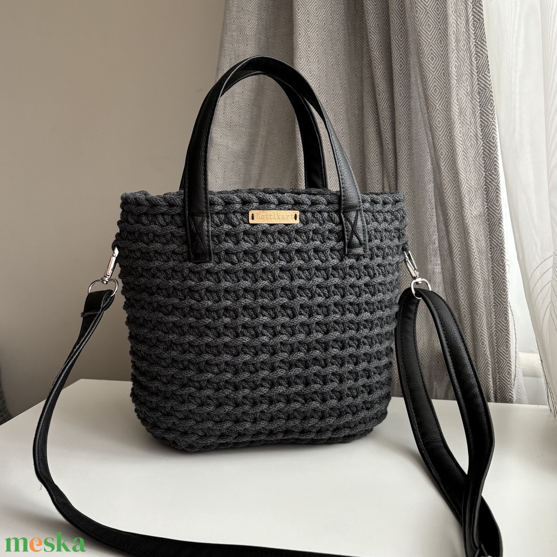 Antracit szürke Lia Mini horgolt táska, horgolt oldaltáska, kézitáska béléssel, belső zsebbel - táska & tok - kézitáska & válltáska - válltáska - Meska.hu Antracit szürke Lia Mini horgolt táska, horgolt oldaltáska, kézitáska béléssel, belső zsebbel - táska & tok - kézitáska & válltáska - válltáska - Meska.hu