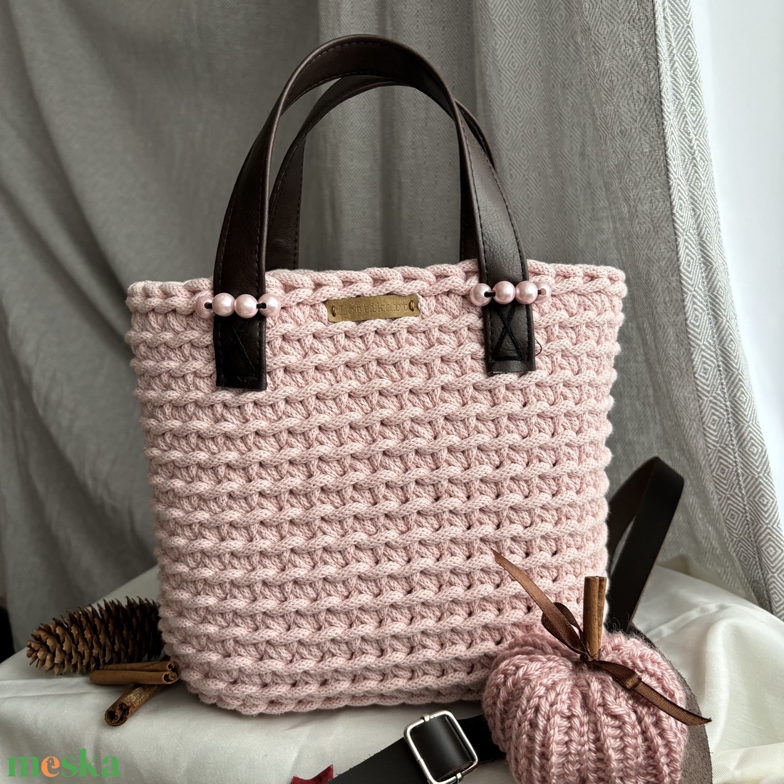 Púderrózsaszín Lia Mini horgolt táska, horgolt oldaltáska, kézitáska béléssel, belső zsebbel - táska & tok - kézitáska & válltáska - válltáska - Meska.hu