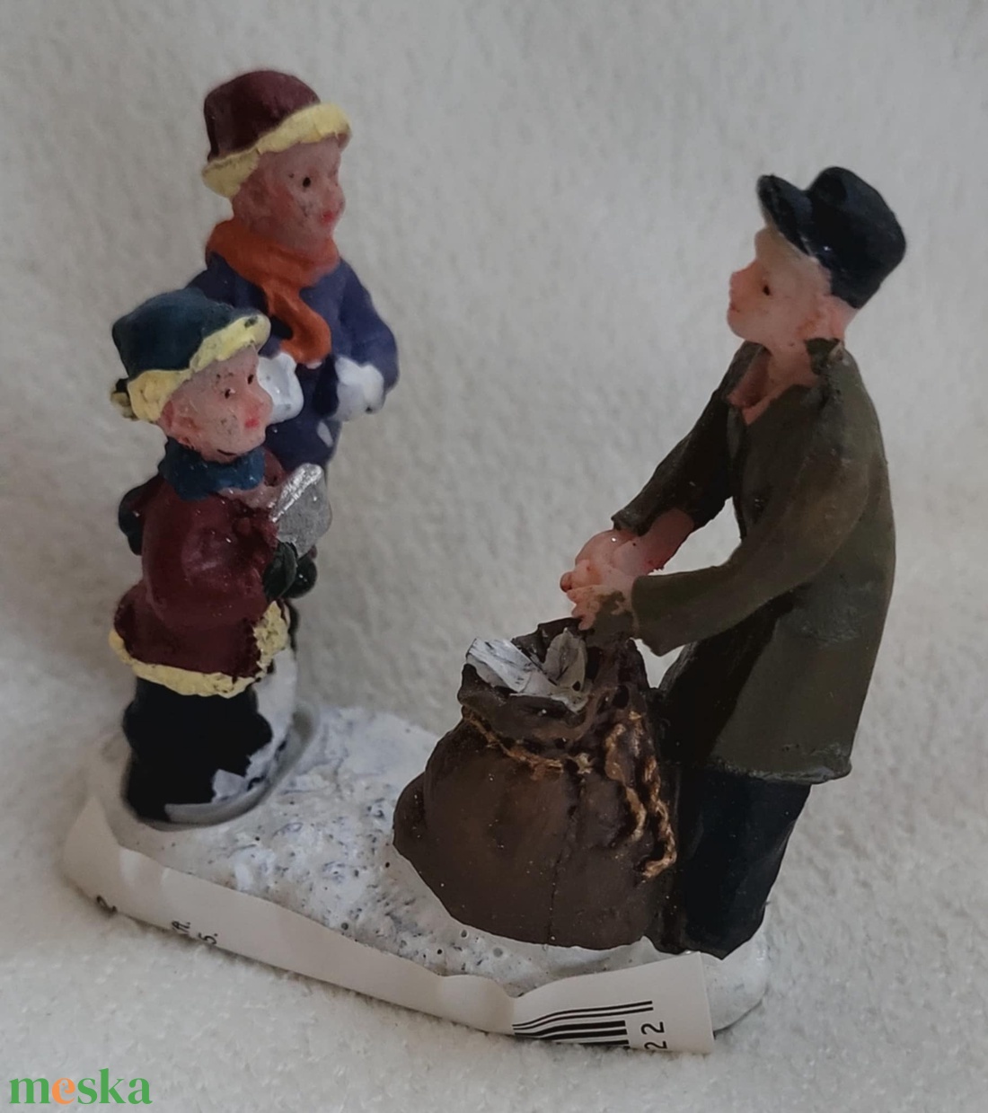 Postás figura gyerekekkel - karácsonyi faluba  - karácsony - karácsonyi lakásdekoráció - karácsonyi falu, házikó - Meska.hu