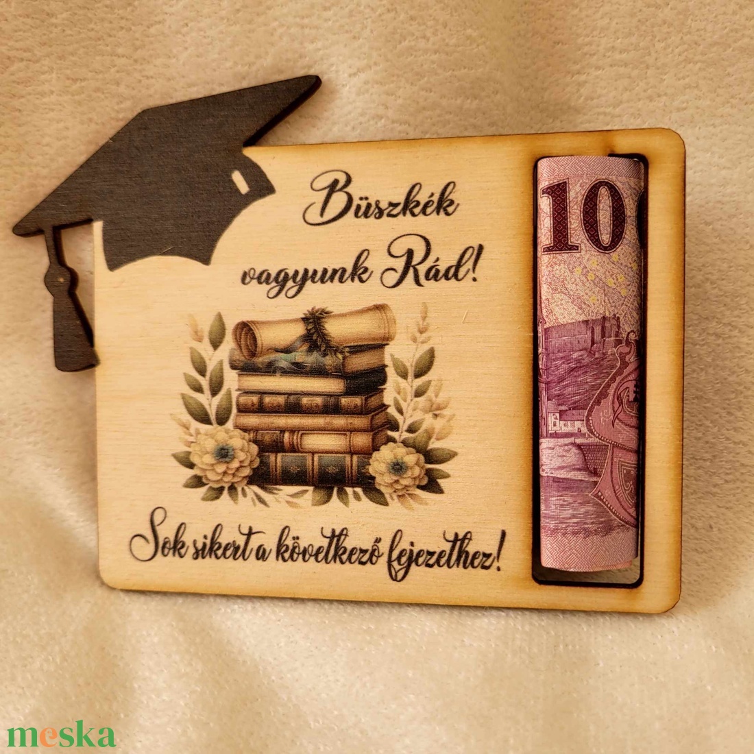 Ballagási pénzátadó fatábla � Diplomaosztó kalappal - otthon & életmód - papír, írószer - ajándékozás kellékei - pénzátadó doboz - Meska.hu
