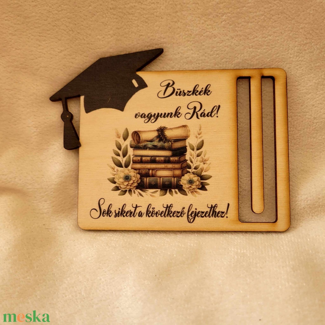 Ballagási pénzátadó fatábla � Diplomaosztó kalappal - otthon & életmód - papír, írószer - ajándékozás kellékei - pénzátadó doboz - Meska.hu