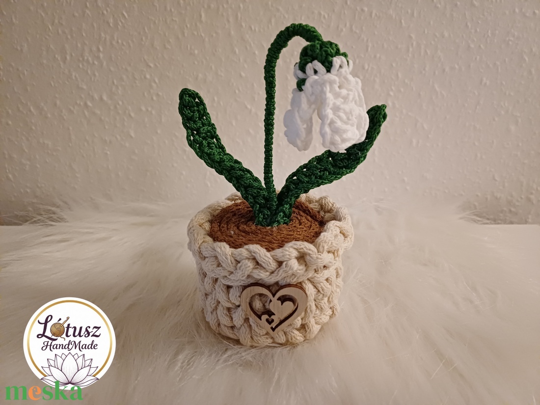 Horgolt hóvirág kaspóban - otthon & életmód - virágdekoráció - virágdíszek - asztali virágdísz - Meska.hu