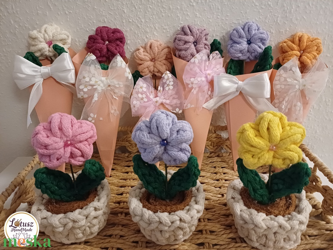 Horgolt virág kaspóban - otthon & életmód - virágdekoráció - virágdíszek - asztali virágdísz - Meska.hu