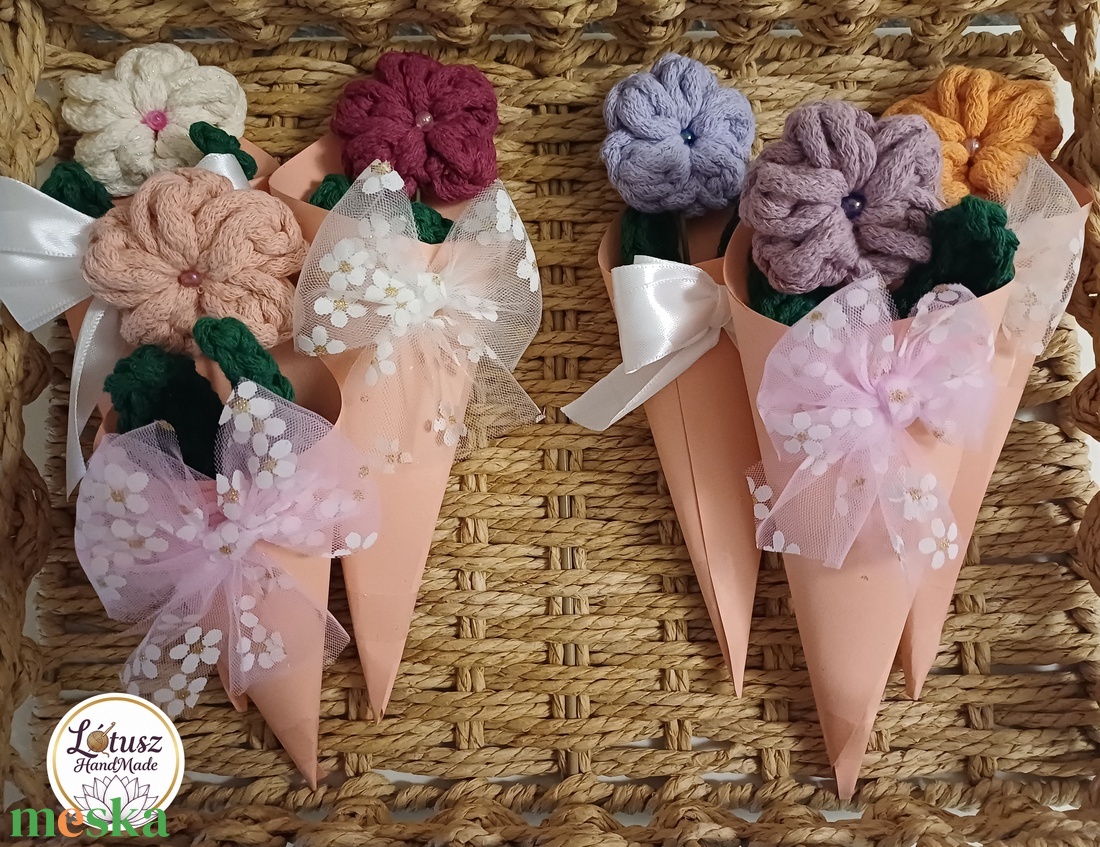 Horgolt virág  - otthon & életmód - virágdekoráció - virágdíszek - asztali virágdísz - Meska.hu