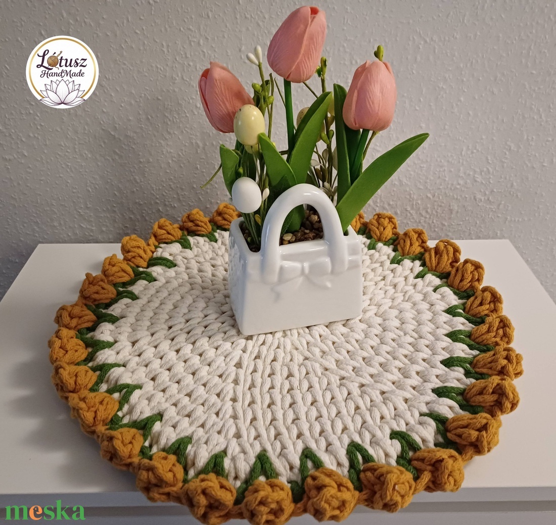 Horgolt tulipános alátét - otthon & életmód - dekoráció - asztal és polc dekoráció - asztaldísz - Meska.hu