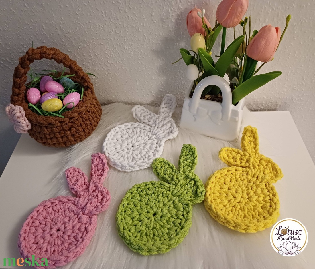 Horgolt nyuszis alátét - ünnepi díszek, dekorációk - húsvéti díszek és dekorációk - húsvéti asztaldíszek - Meska.hu