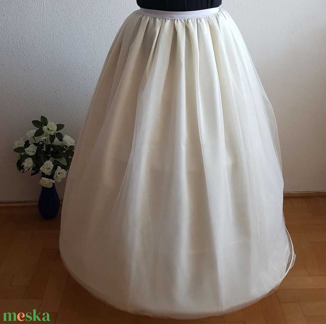 Ekrü színű tüll szoknya, menyasszonyi hosszú, maxi szoknya - esküvő - ruha - menyasszonyi ruha - Meska.hu Ekrü színű tüll szoknya, menyasszonyi hosszú, maxi szoknya - esküvő - ruha - menyasszonyi ruha - Meska.hu
