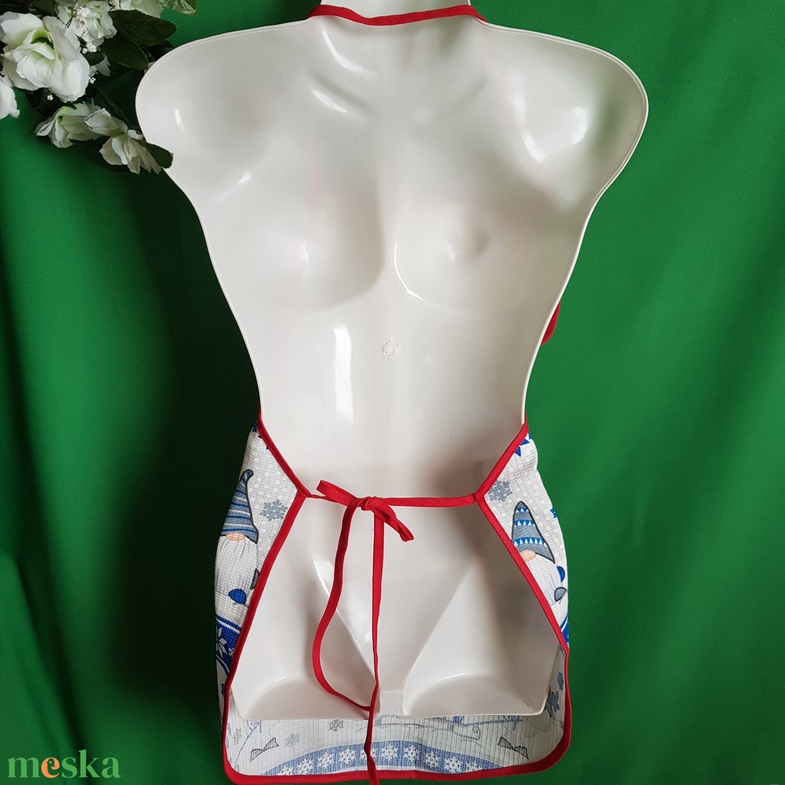 Karácsonyi manó mintás pamut konyhai kötény piros széllel - otthon & életmód - konyhafelszerelés, tálalás - konyhai textil - kötény - Meska.hu Karácsonyi manó mintás pamut konyhai kötény piros széllel - otthon & életmód - konyhafelszerelés, tálalás - konyhai textil - kötény - Meska.hu