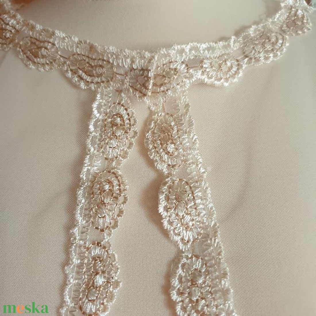 ESKÜVŐ BOL18 - Elegáns 25mm-es bézs csipkés szélű ekrü színű pelerin, boleró, rövid palást - esküvő - kiegészítők - bolero és válltakaró - Meska.hu ESKÜVŐ BOL18 - Elegáns 25mm-es bézs csipkés szélű ekrü színű pelerin, boleró, rövid palást - esküvő - kiegészítők - bolero és válltakaró - Meska.hu