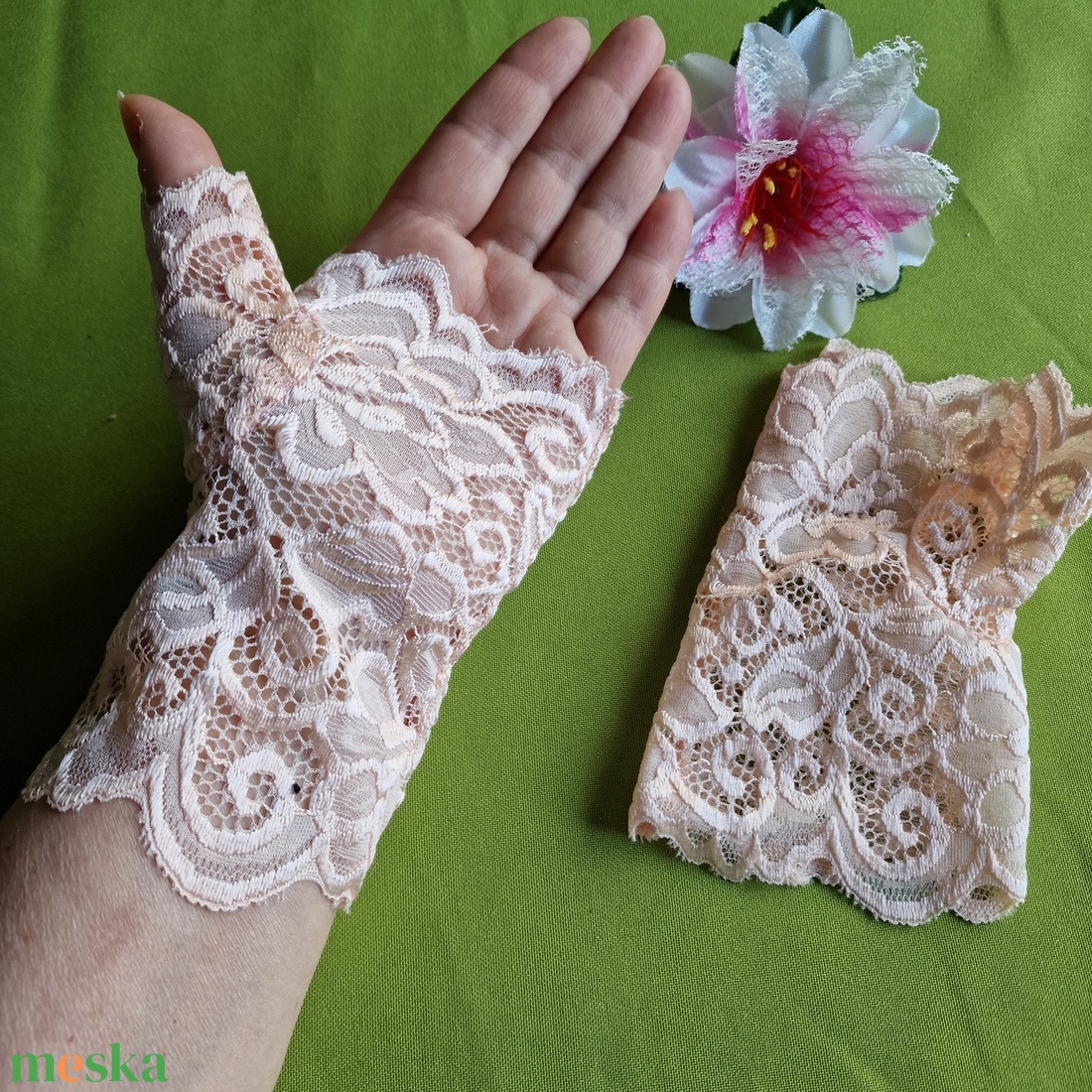 ESKÜVŐ KTY77 - 16cm-es egy ujjas barack színű csipke kesztyű - esküvő - kiegészítők - menyasszonyi kesztyűk - Meska.hu ESKÜVŐ KTY77 - 16cm-es egy ujjas barack színű csipke kesztyű - esküvő - kiegészítők - menyasszonyi kesztyűk - Meska.hu