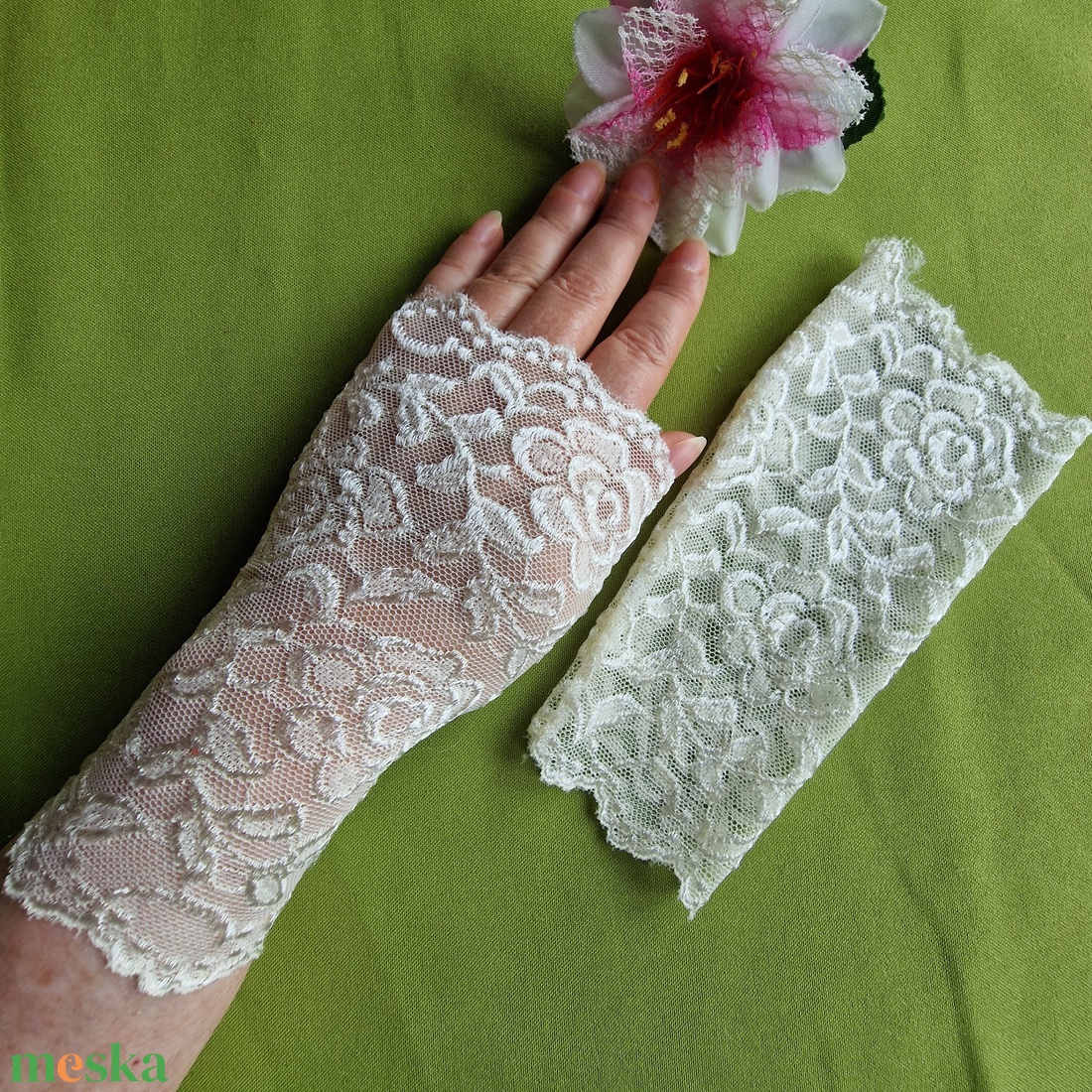 ESKÜVŐ KTY61 18cm-es ujjatlan ekrü színű csipke kesztyű - esküvő - kiegészítők - menyasszonyi kesztyűk - Meska.hu ESKÜVŐ KTY61 18cm-es ujjatlan ekrü színű csipke kesztyű - esküvő - kiegészítők - menyasszonyi kesztyűk - Meska.hu