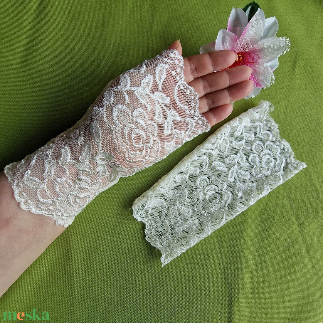 ESKÜVŐ KTY61 18cm-es ujjatlan ekrü színű csipke kesztyű - esküvő - kiegészítők - menyasszonyi kesztyűk - Meska.hu ESKÜVŐ KTY61 18cm-es ujjatlan ekrü színű csipke kesztyű - esküvő - kiegészítők - menyasszonyi kesztyűk - Meska.hu
