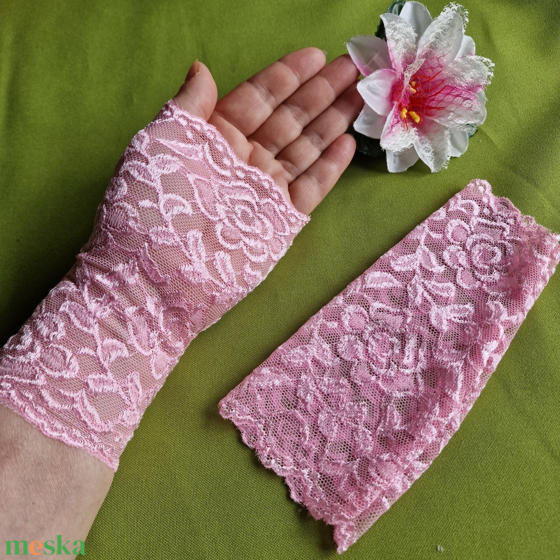ESKÜVŐ KTY60 17cm-es ujjatlan rózsaszín színű csipke kesztyű - esküvő - kiegészítők - menyasszonyi kesztyűk - Meska.hu ESKÜVŐ KTY60 17cm-es ujjatlan rózsaszín színű csipke kesztyű - esküvő - kiegészítők - menyasszonyi kesztyűk - Meska.hu