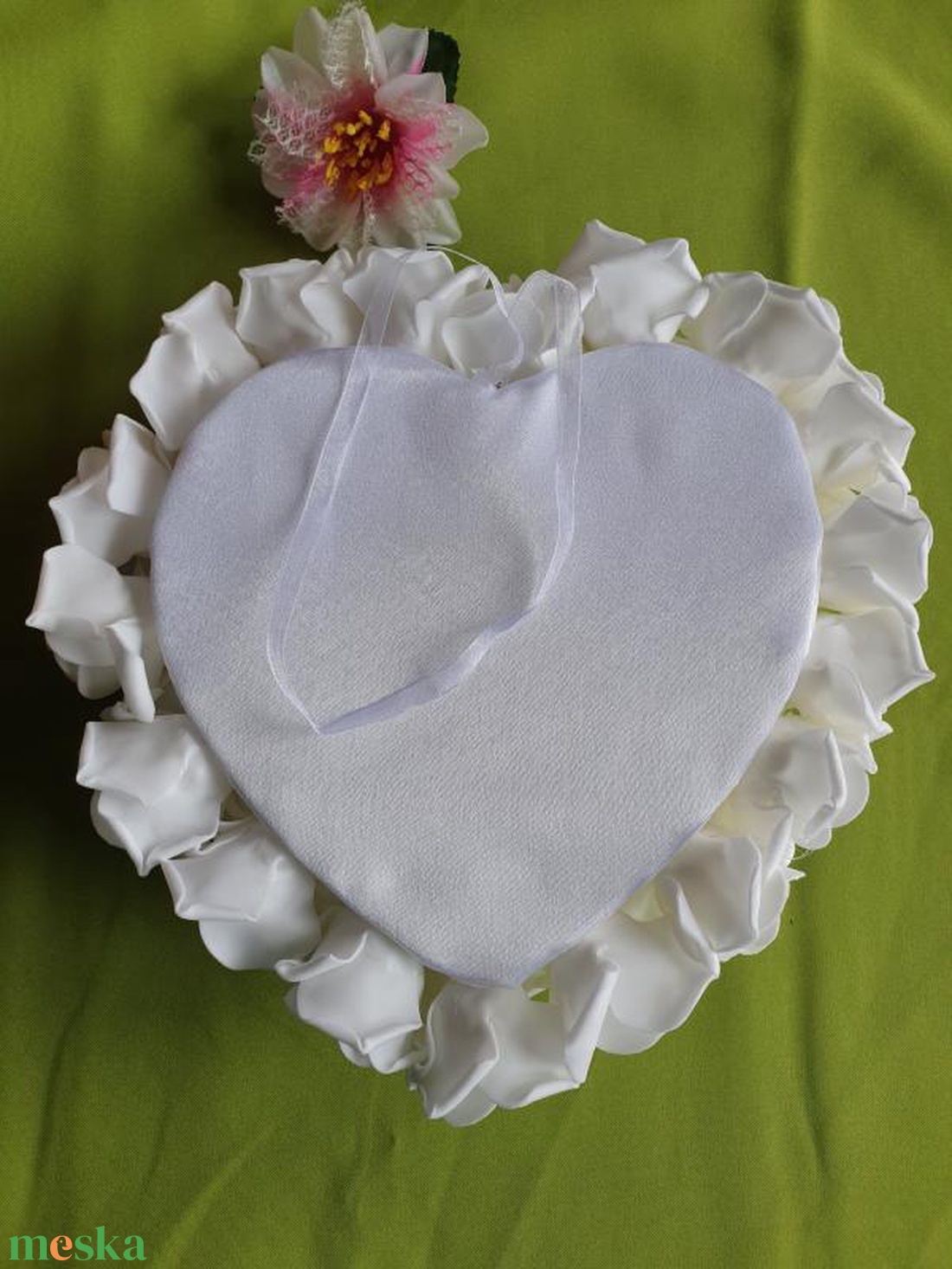 ESKÜVŐ GYP29 - Szív alakú Gyűrűpárna törtfehér habrózsával - 27x27cm - esküvő - kiegészítők - gyűrűtartó & gyűrűpárna - Meska.hu ESKÜVŐ GYP29 - Szív alakú Gyűrűpárna törtfehér habrózsával - 27x27cm - esküvő - kiegészítők - gyűrűtartó & gyűrűpárna - Meska.hu