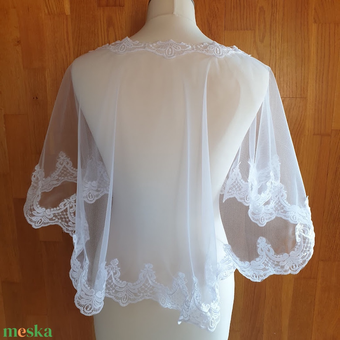 ESKÜVŐ BOL08 - Elegáns 95mm-es csipkés szélű hófehér színű boleró, pelerin - esküvő - kiegészítők - bolero és válltakaró - Meska.hu ESKÜVŐ BOL08 - Elegáns 95mm-es csipkés szélű hófehér színű boleró, pelerin - esküvő - kiegészítők - bolero és válltakaró - Meska.hu