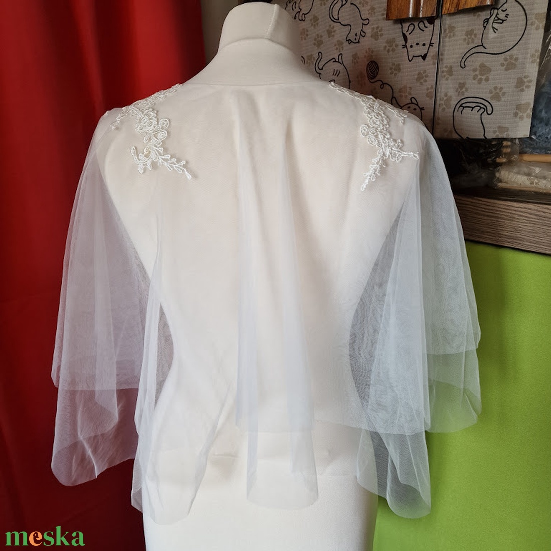 ESKÜVŐ BOL77 - Elegáns hófehér csipke díszítésű boleró, pelerin - esküvő - kiegészítők - bolero és válltakaró - Meska.hu ESKÜVŐ BOL77 - Elegáns hófehér csipke díszítésű boleró, pelerin - esküvő - kiegészítők - bolero és válltakaró - Meska.hu