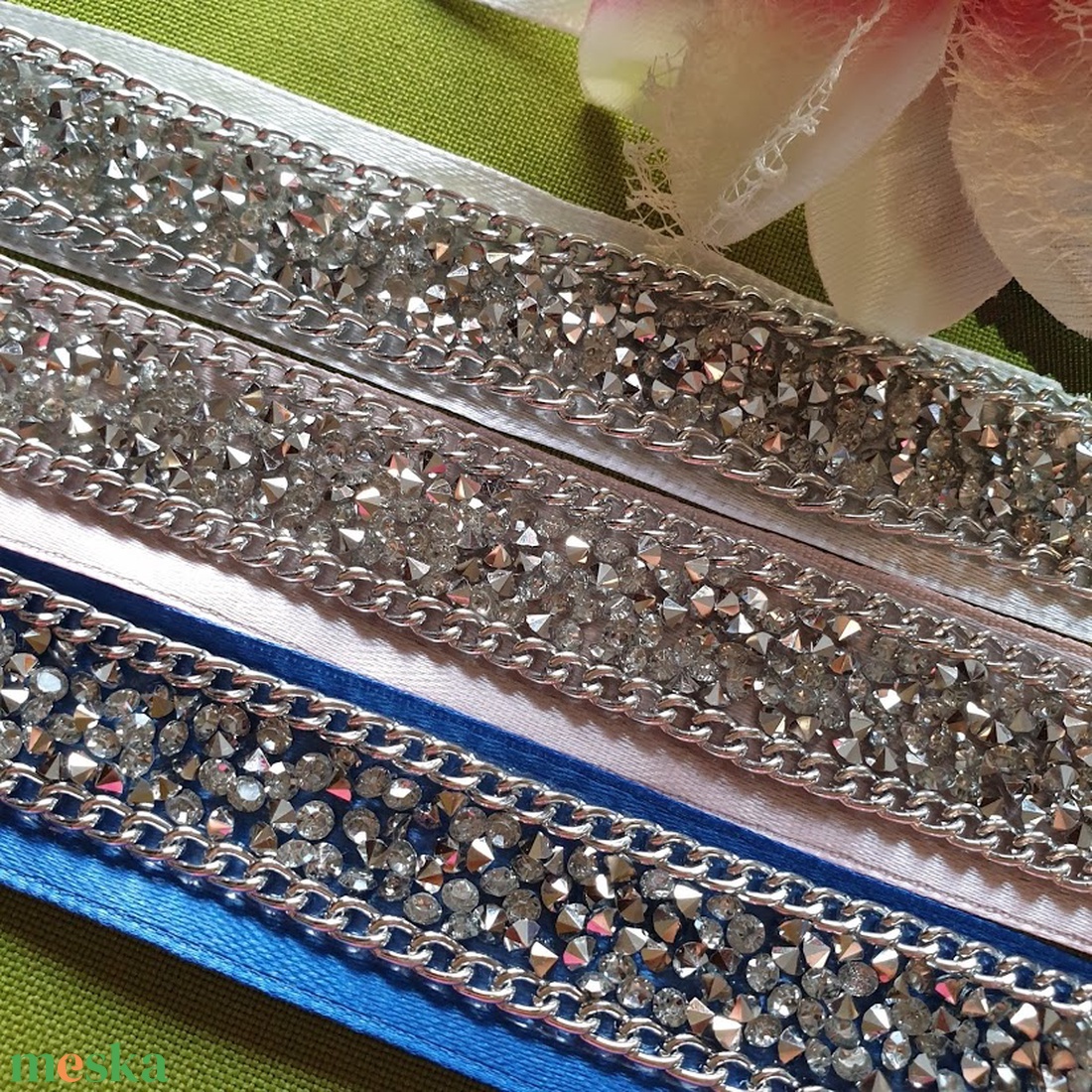 ESKÜVŐ MÖV07 - Strasszköves menyasszonyi öv 30x2 cm szatén szalagon - esküvő - kiegészítők - öv & pánt - Meska.hu ESKÜVŐ MÖV07 - Strasszköves menyasszonyi öv 30x2 cm szatén szalagon - esküvő - kiegészítők - öv & pánt - Meska.hu