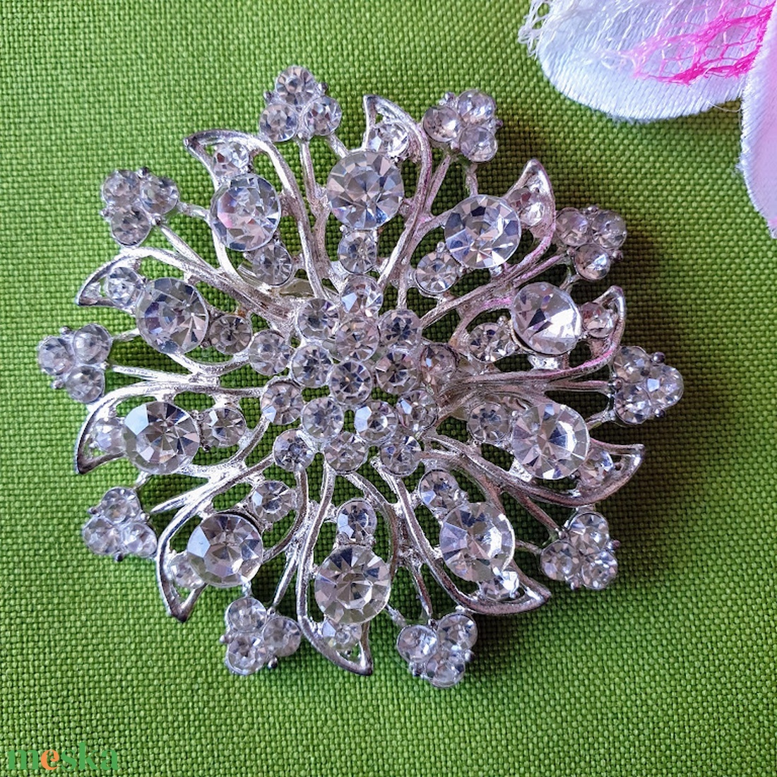 Kitűző, bross BRO217 Strasszköves szívek, levelek 60mm - ékszer - kitűző és bross - kitűző - Meska.hu Kitűző, bross BRO217 Strasszköves szívek, levelek 60mm - ékszer - kitűző és bross - kitűző - Meska.hu