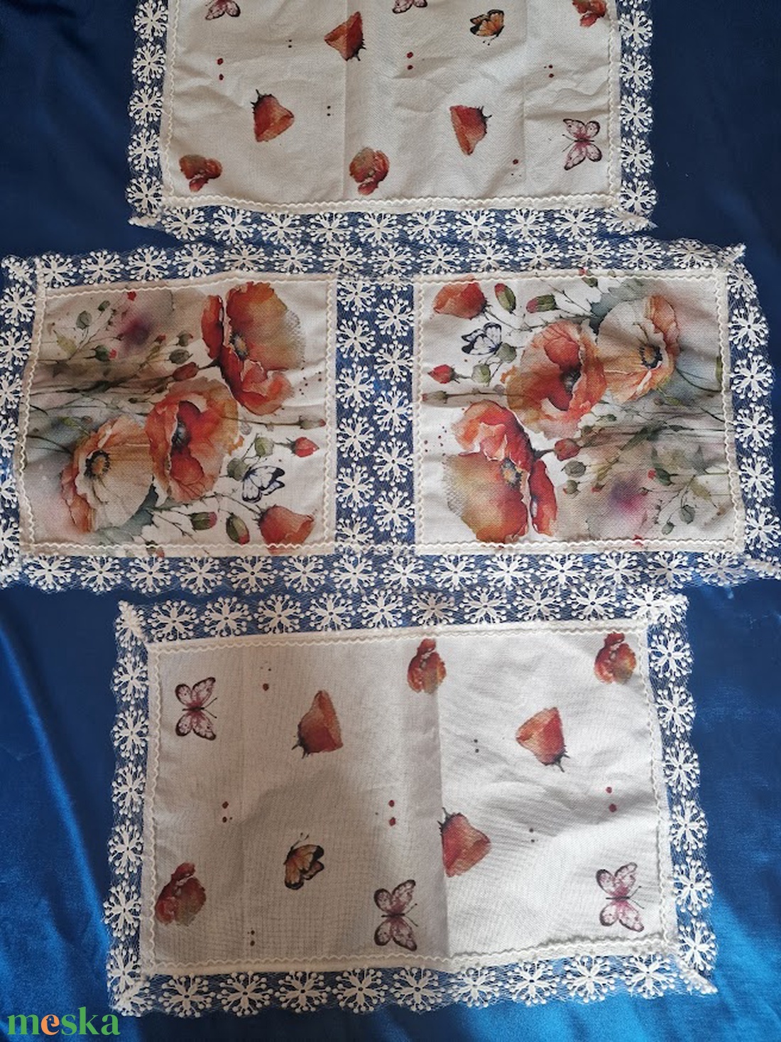 OTT74 - VINTAGE stílusú Csipkés asztali futó + 2db tányéralátét - pipacs, pillangó, rózsa akciós termékkép 1