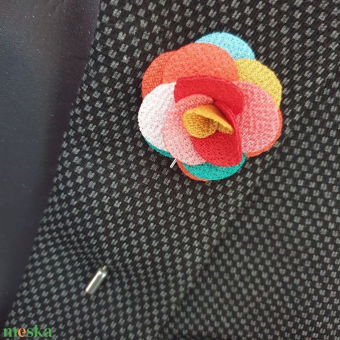 Hajtókatű, kitűző HAT26-27 - 40mm-es tarka virágok - ékszer - kitűző és bross - kitűző - Meska.hu Hajtókatű, kitűző HAT26-27 - 40mm-es tarka virágok - ékszer - kitűző és bross - kitűző - Meska.hu