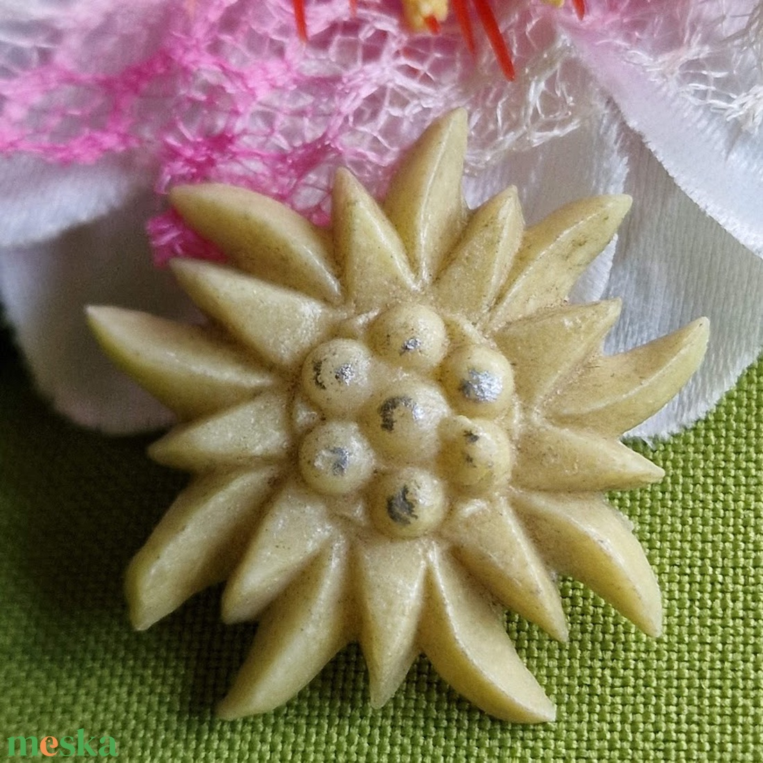 Kitűző, bross BRO308 - Csont virág 35x30mm - ékszer - kitűző és bross - kitűző - Meska.hu Kitűző, bross BRO308 - Csont virág 35x30mm - ékszer - kitűző és bross - kitűző - Meska.hu