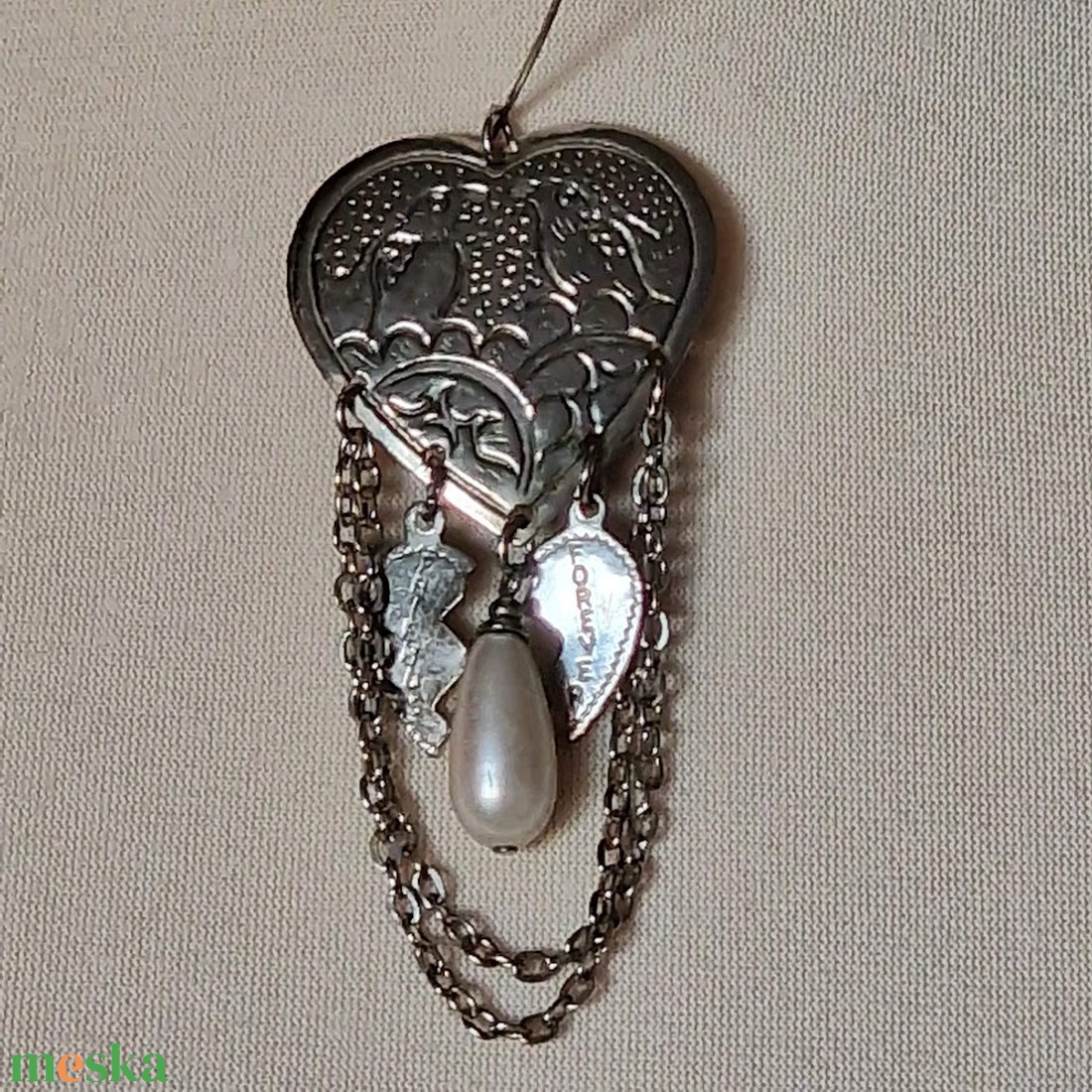 Kitűző, bross BRO323 - Ezüst szív medál lánccal 34x70mm - ékszer - kitűző és bross - kitűző - Meska.hu Kitűző, bross BRO323 - Ezüst szív medál lánccal 34x70mm - ékszer - kitűző és bross - kitűző - Meska.hu