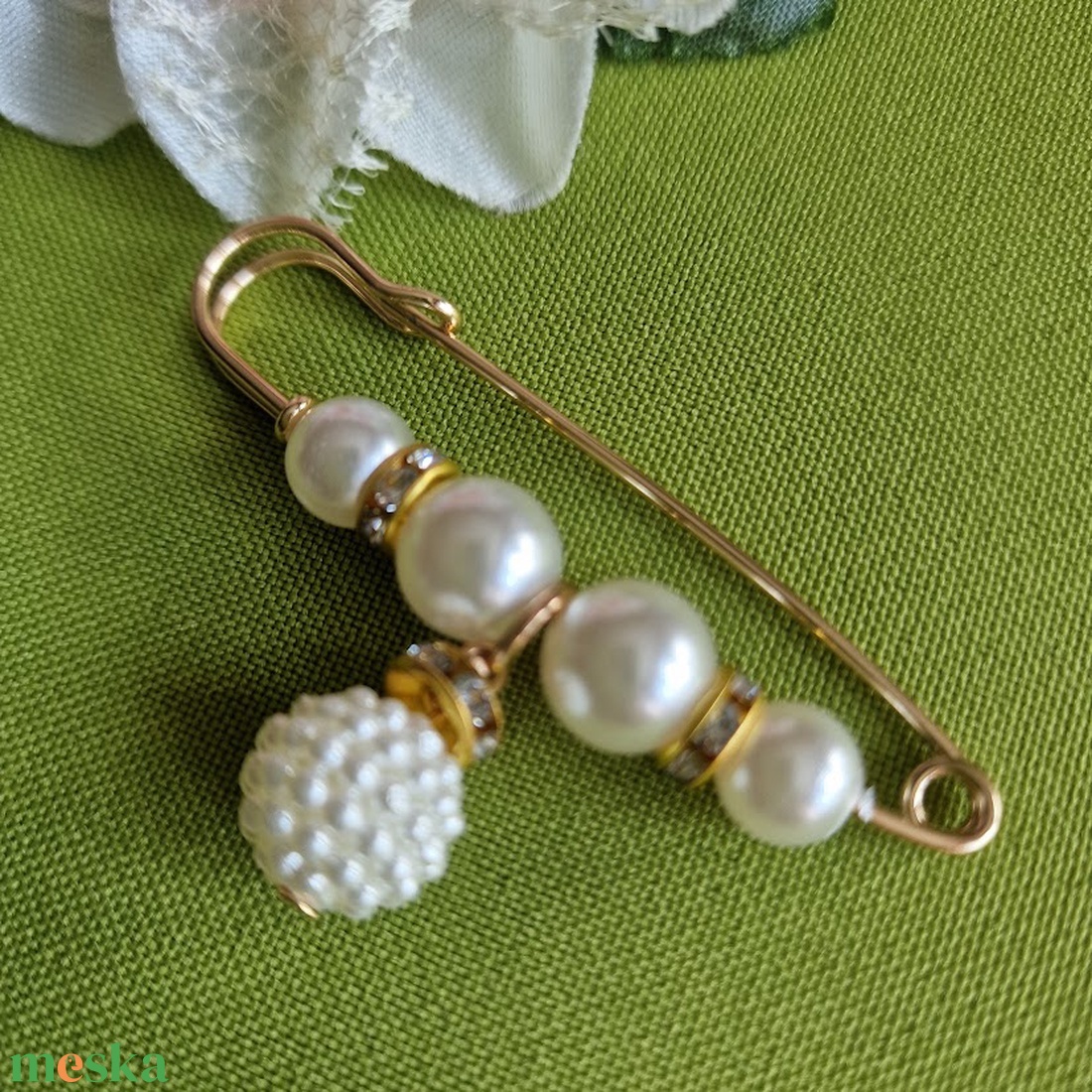 Kitűző, bross BRO79 - Gyöngyös kitűző 60x33mm - ékszer - kitűző és bross - Meska.hu Kitűző, bross BRO79 - Gyöngyös kitűző 60x33mm - ékszer - kitűző és bross - Meska.hu