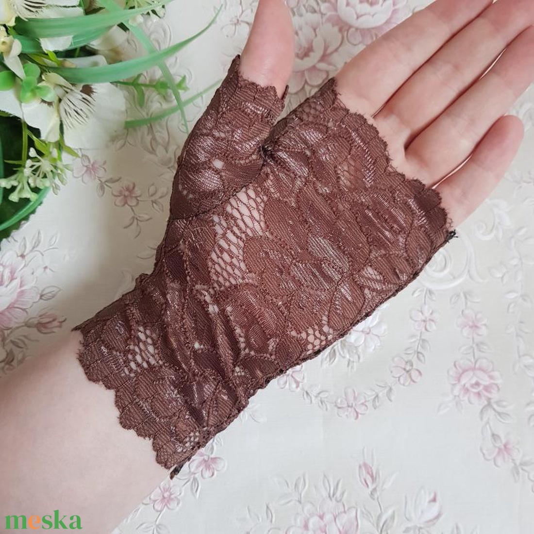 ESKÜVŐ KTY74 - 16cm-es egy ujjas csokoládébarna csipke kesztyű - esküvő - kiegészítők - menyasszonyi kesztyűk - Meska.hu ESKÜVŐ KTY74 - 16cm-es egy ujjas csokoládébarna csipke kesztyű - esküvő - kiegészítők - menyasszonyi kesztyűk - Meska.hu