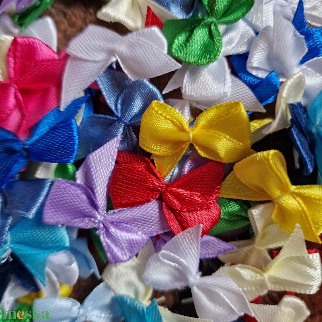 ESKÜVŐI dekor DEK33 - 20x30mm-es szatén masni - több színben - kellékek & szerszámok - dekorációs kellékek - egyéb kellékek - Meska.hu ESKÜVŐI dekor DEK33 - 20x30mm-es szatén masni - több színben - kellékek & szerszámok - dekorációs kellékek - egyéb kellékek - Meska.hu