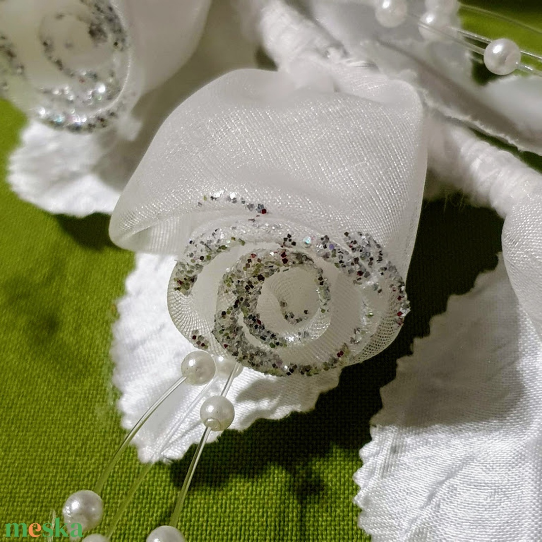 ESKÜVŐ HAD123 Menyasszonyi hajkoszorú rezgővel, glitteres organza rózsával - esküvő - hajdísz - kontydísz & hajdísz - Meska.hu ESKÜVŐ HAD123 Menyasszonyi hajkoszorú rezgővel, glitteres organza rózsával - esküvő - hajdísz - kontydísz & hajdísz - Meska.hu