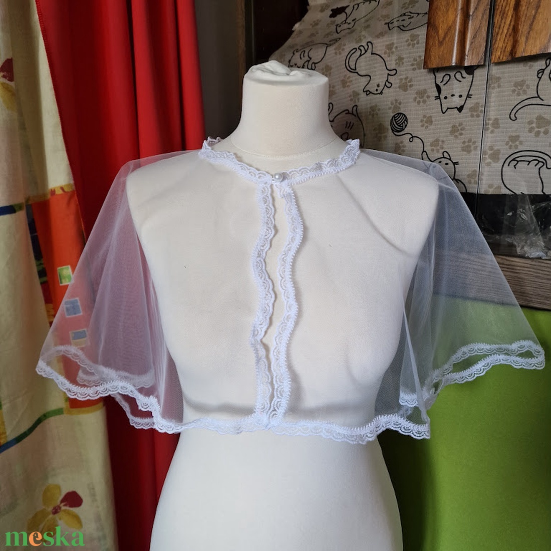 ESKÜVŐ BOL09 - Elegáns csipkés szélű hófehér színű boleró, pelerin - esküvő - kiegészítők - bolero és válltakaró - Meska.hu ESKÜVŐ BOL09 - Elegáns csipkés szélű hófehér színű boleró, pelerin - esküvő - kiegészítők - bolero és válltakaró - Meska.hu